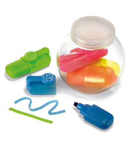 5 highlighters in container