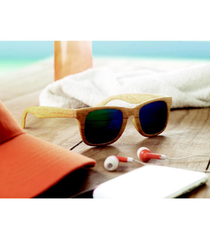 Sunčane naočale s drvenim izgledom