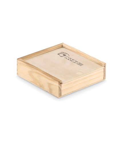 Karte i kockice u kutiji