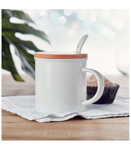 Porculanska šalica sa žlicom