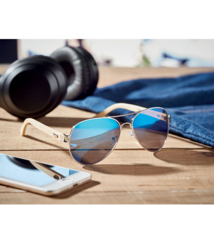 Sunčane naočale od bambusa u torbici