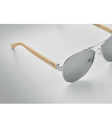 Sunčane naočale od bambusa u torbici