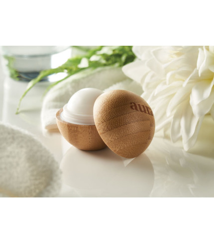 Balzam za usne u okrugloj kutiji od bambusa