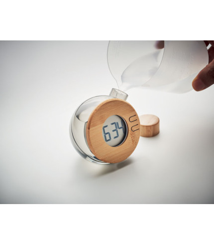 LCD sat od bambusa na vodu