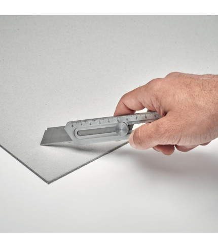 Multi tool retractable knife