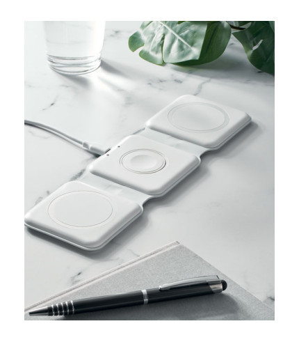 Foldable charging station