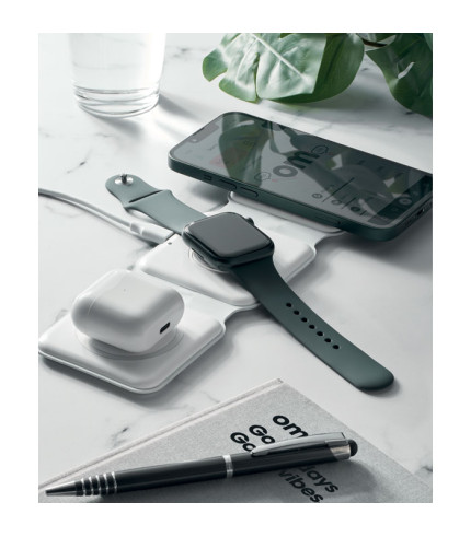 Foldable charging station