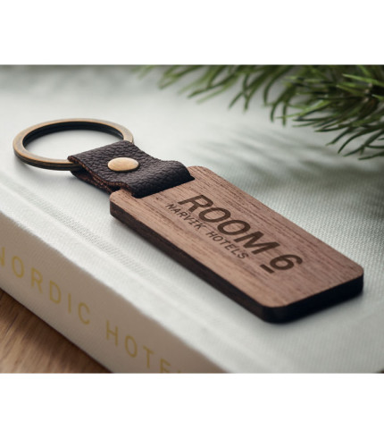 Privjesak za ključeve od orahovine i PU