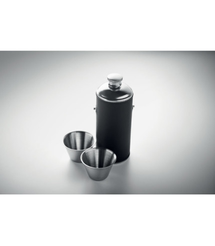 Pljoska s čašicama za žganje